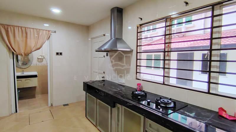 2.5-storey Terraced House for Sale in Taman Meranti Jaya (Puchong) - Evan Goh - Kitchen - PropertyGuru.com.my