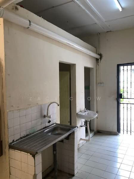 Rumah Teres 1 Tingkat untuk Dijual di Taman Ungku Tun Aminah (Skudai) - Zack Chow - Kitchen - PropertyGuru.com.my