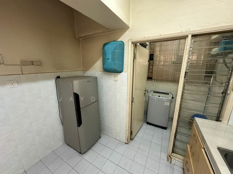 Apartment for Sale at Anjung Hijau (Greenfields) - Jayden Chik - Kitchen - PropertyGuru.com.my