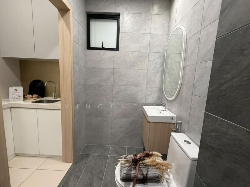 Servis Apartment untuk Dijual di Paragon Gateway - Vincent Lai - Bathroom - PropertyGuru.com.my