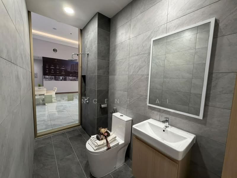 Servis Apartment untuk Dijual di Paragon Gateway - Vincent Lai - Bathroom - PropertyGuru.com.my
