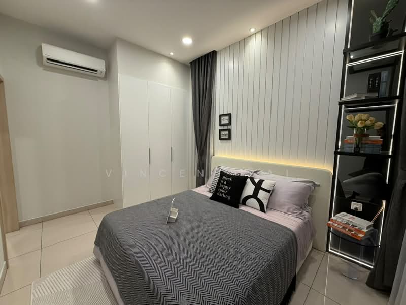 Servis Apartment untuk Dijual di Paragon Gateway - Vincent Lai - Bedroom - PropertyGuru.com.my