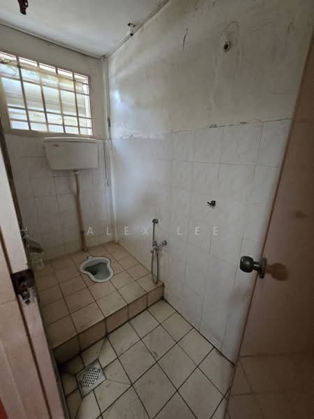 Warehouse for Rent in Shah Alam (Selangor) - Alex Lee - Bathroom - PropertyGuru.com.my