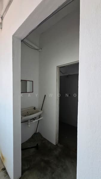 Pejabat untuk Disewa di George Town (Penang) - Kay Wong - Bathroom - PropertyGuru.com.my