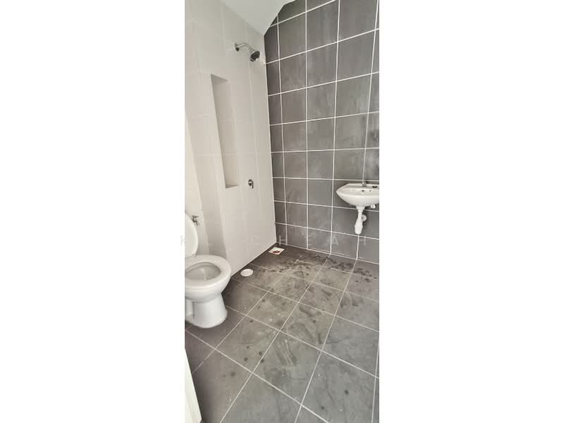 Rumah Teres 2 Tingkat untuk Dijual di Eco Grandeur (Puncak Alam) - KL Cheah - Bathroom - PropertyGuru.com.my