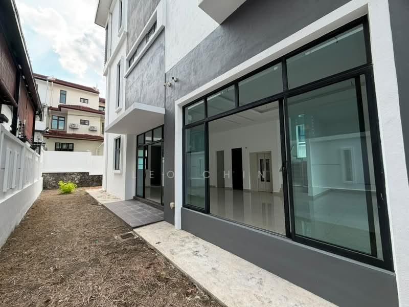 Bungalow for Sale in Serdang (Seri Kembangan) - Leo Chin - Exterior - PropertyGuru.com.my