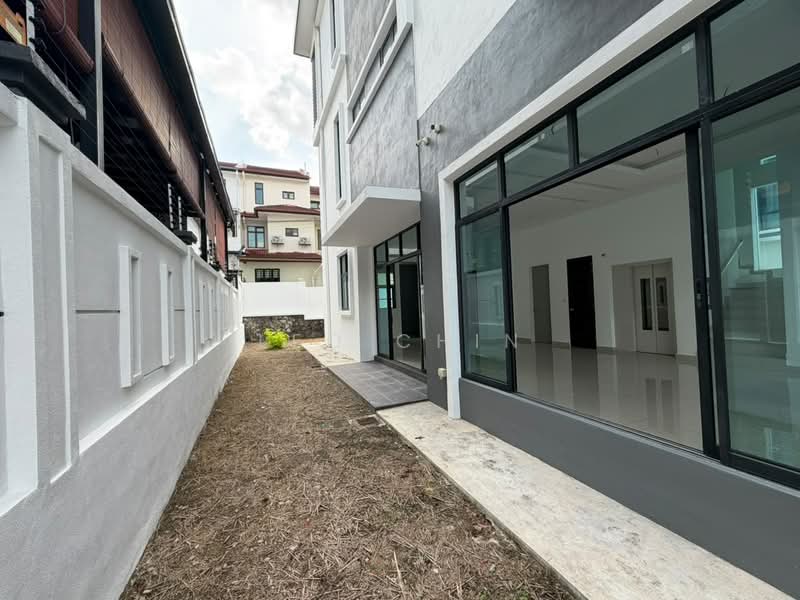 Bungalow for Sale in Serdang (Seri Kembangan) - Leo Chin - Exterior - PropertyGuru.com.my