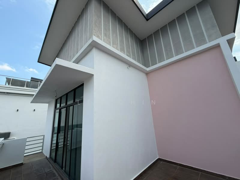 Bungalow for Sale in Serdang (Seri Kembangan) - Leo Chin - Exterior - PropertyGuru.com.my