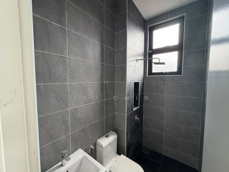 Bungalow for Sale in Serdang (Seri Kembangan) - Leo Chin - Bathroom - PropertyGuru.com.my
