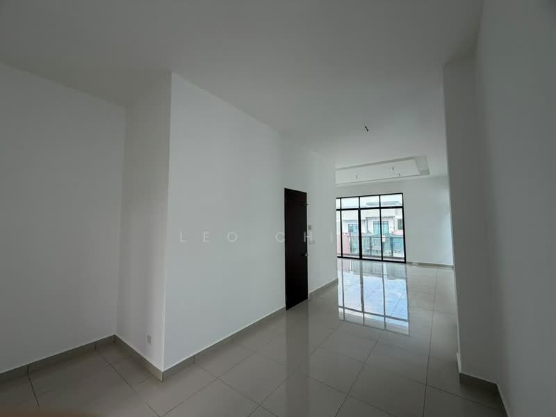 Bungalow for Sale in Serdang (Seri Kembangan) - Leo Chin - Living Room - PropertyGuru.com.my
