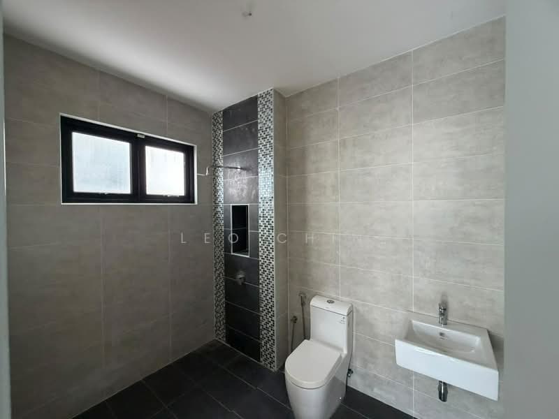 Bungalow for Sale in Serdang (Seri Kembangan) - Leo Chin - Bathroom - PropertyGuru.com.my