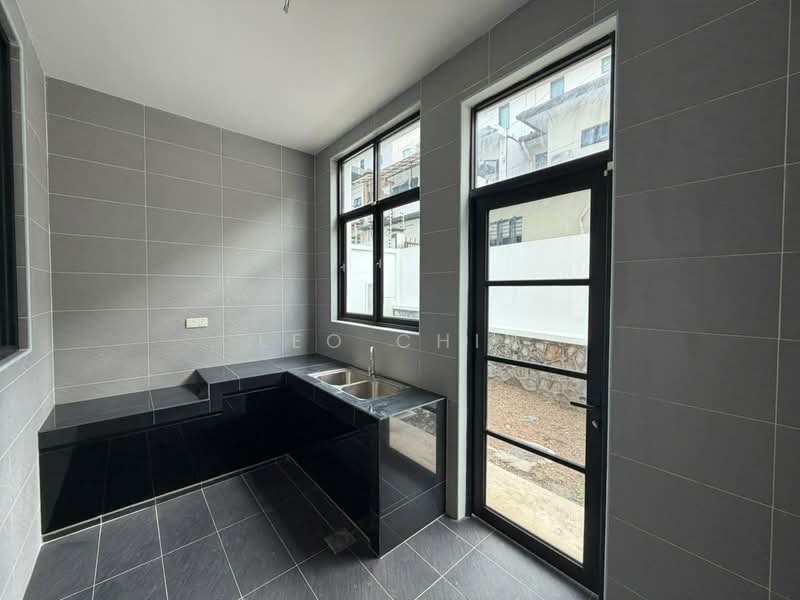 Bungalow for Sale in Serdang (Seri Kembangan) - Leo Chin - Kitchen - PropertyGuru.com.my