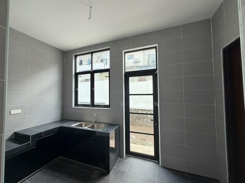 Bungalow for Sale in Serdang (Seri Kembangan) - Leo Chin - Kitchen - PropertyGuru.com.my