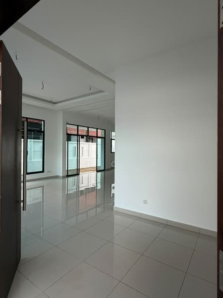 Bungalow for Sale in Serdang (Seri Kembangan) - Leo Chin - Entrance - PropertyGuru.com.my