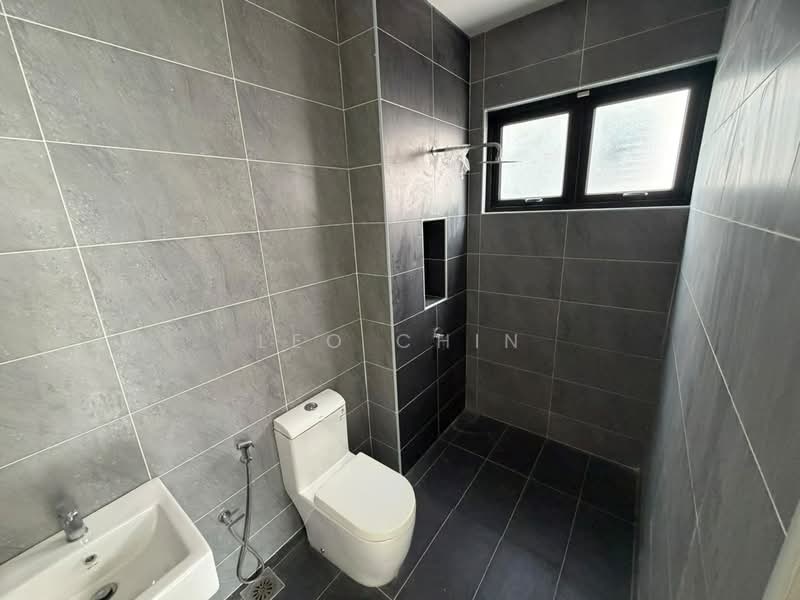 Bungalow for Sale in Serdang (Seri Kembangan) - Leo Chin - Bathroom - PropertyGuru.com.my