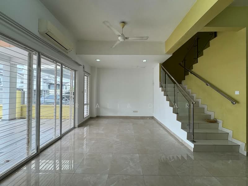 Rumah Teres 2 Tingkat untuk Dijual di D'Kayangan (Shah Alam) - Nur Alia Omar - Living Room - PropertyGuru.com.my