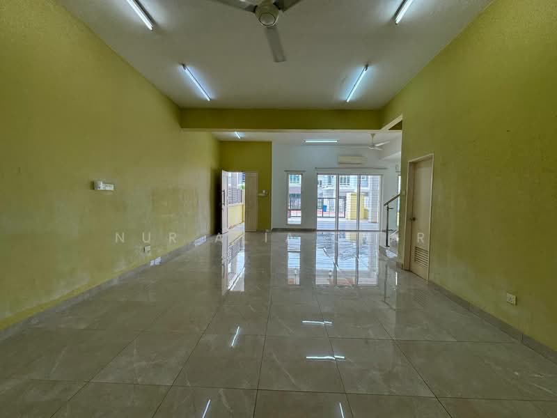 Rumah Teres 2 Tingkat untuk Dijual di D'Kayangan (Shah Alam) - Nur Alia Omar - Living Room - PropertyGuru.com.my