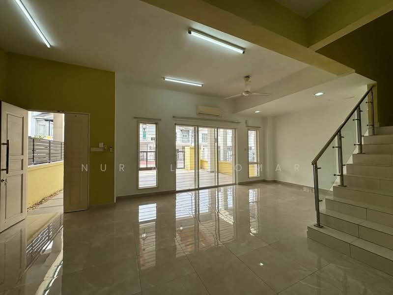 Rumah Teres 2 Tingkat untuk Dijual di D'Kayangan (Shah Alam) - Nur Alia Omar - Living Room - PropertyGuru.com.my