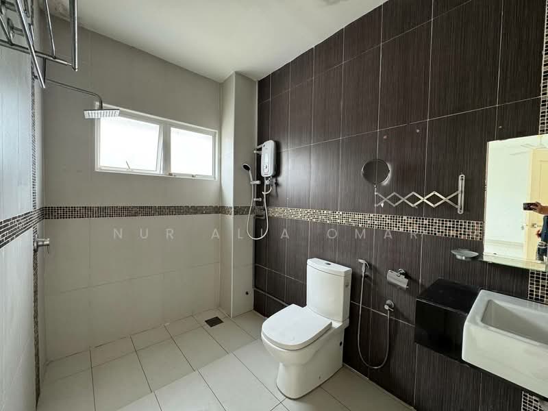 Rumah Teres 2 Tingkat untuk Dijual di D'Kayangan (Shah Alam) - Nur Alia Omar - Bathroom - PropertyGuru.com.my