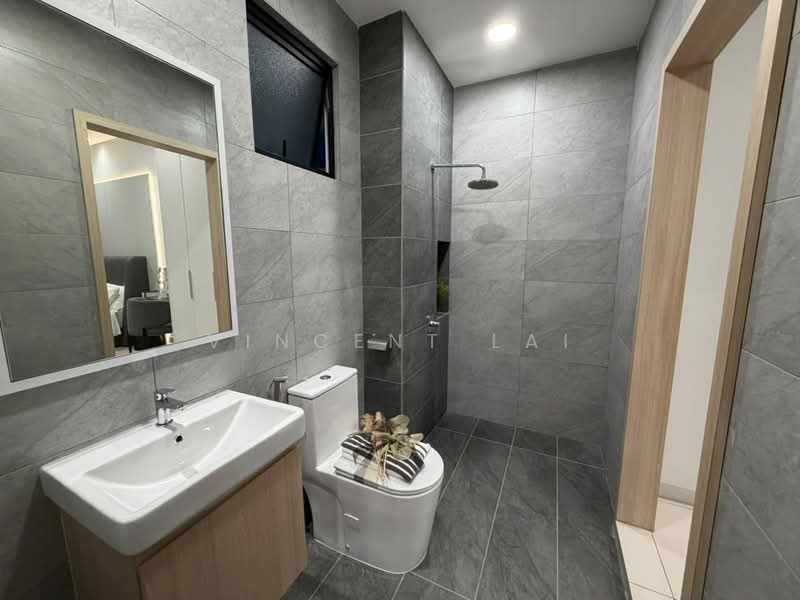 Servis Apartment untuk Dijual di Paragon Gateway - Vincent Lai - Bathroom - PropertyGuru.com.my