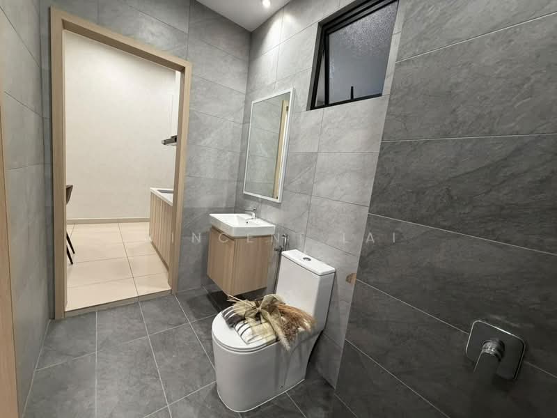 Servis Apartment untuk Dijual di Paragon Gateway - Vincent Lai - Bathroom - PropertyGuru.com.my
