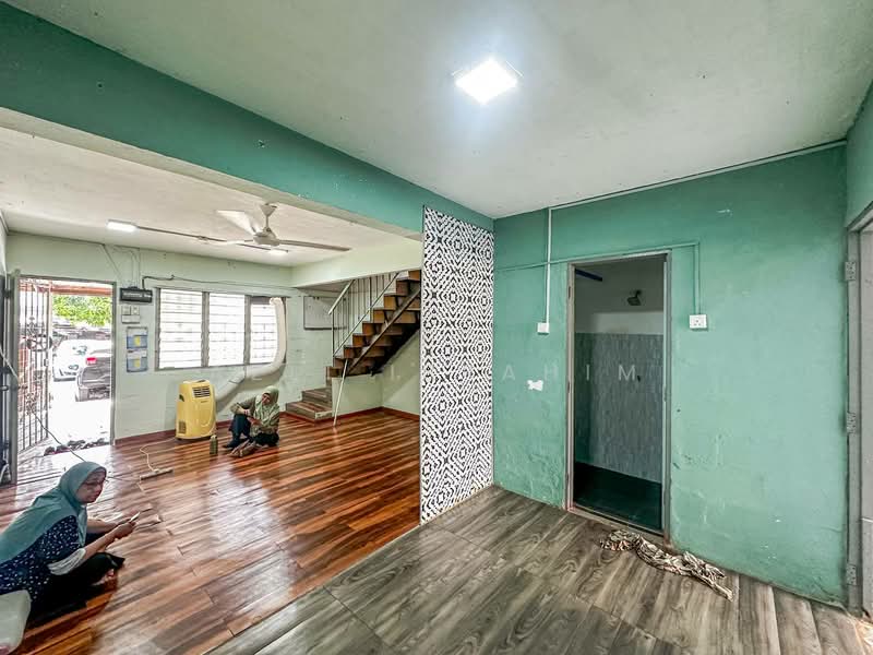 2-storey Terraced House for Sale in Taman Bukit Mewah (Kajang) - Azli Ibrahim - Living Room - PropertyGuru.com.my