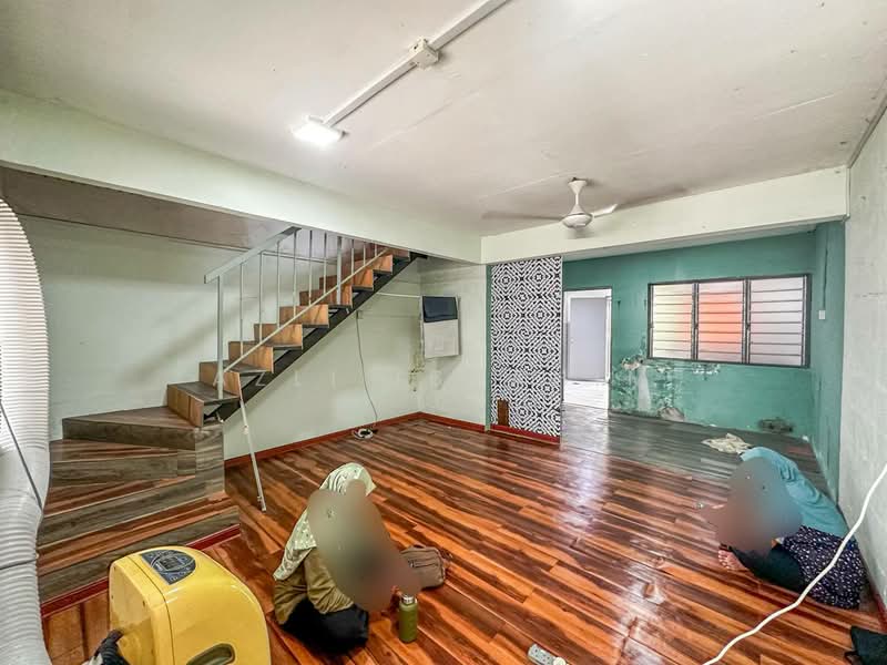 2-storey Terraced House for Sale in Taman Bukit Mewah (Kajang) - Azli Ibrahim - Living Room - PropertyGuru.com.my