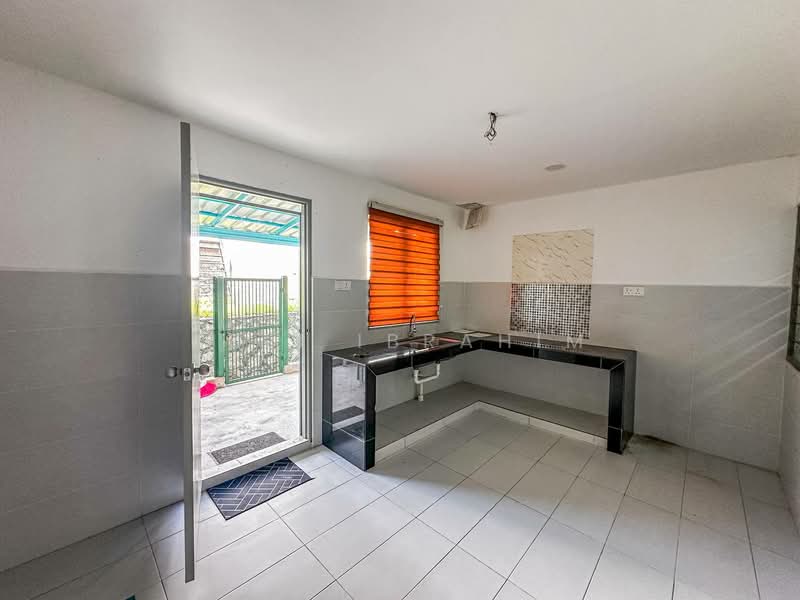 2-storey Terraced House for Sale in Taman Bukit Mewah (Kajang) - Azli Ibrahim - Kitchen - PropertyGuru.com.my