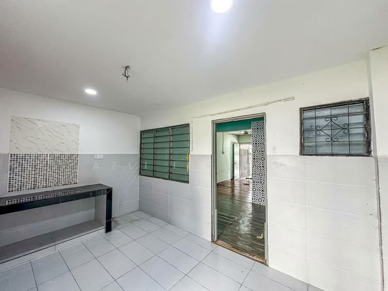 2-storey Terraced House for Sale in Taman Bukit Mewah (Kajang) - Azli Ibrahim - Kitchen - PropertyGuru.com.my