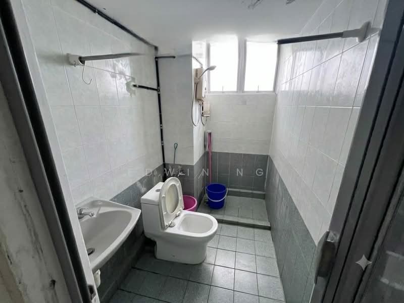 Kondominium untuk Disewa di Desa Golf Condominium - Edwin Ng - Bathroom - PropertyGuru.com.my