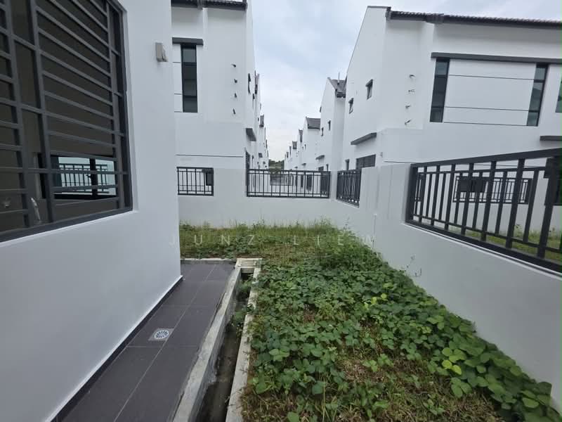 Rumah Berkembar untuk Dijual di Pontian (Johor) - Junz Liew - PropertyGuru.com.my