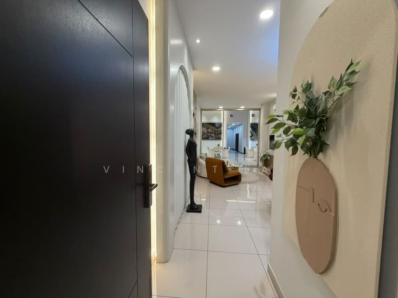 Servis Apartment untuk Dijual di Paragon Gateway - Vincent Lai - Living Room - PropertyGuru.com.my