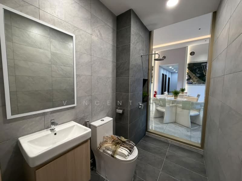 Servis Apartment untuk Dijual di Paragon Gateway - Vincent Lai - Bathroom - PropertyGuru.com.my