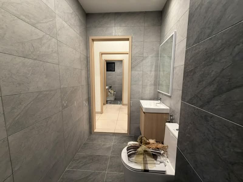 Servis Apartment untuk Dijual di Paragon Gateway - Vincent Lai - Bathroom - PropertyGuru.com.my