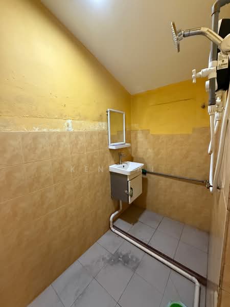 Rumah Teres untuk Dijual di Kepong (Kuala Lumpur) - Ken Lai - Bathroom - PropertyGuru.com.my