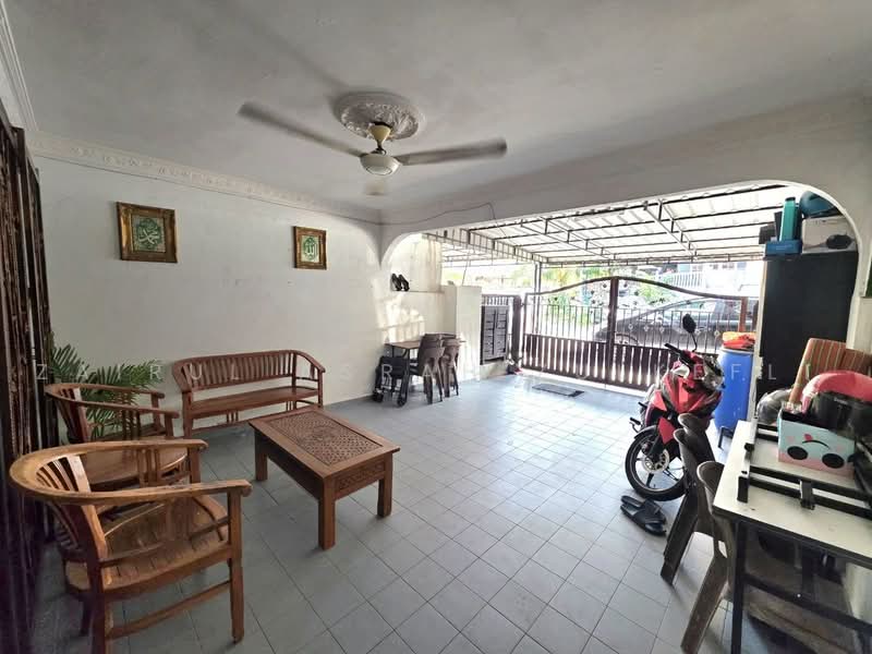 Rumah Teres 2 Tingkat untuk Dijual di Petaling Jaya (Selangor) - Zairul Asrah Zulkefli - Living Room - PropertyGuru.com.my
