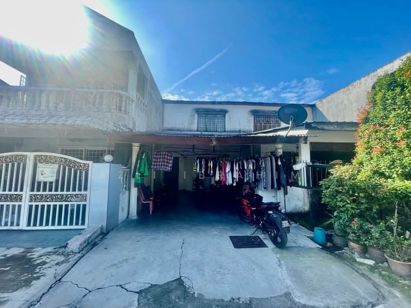 2-storey Terraced House for Sale in Taman Kencana (Ampang) - Azli Ibrahim - Exterior - PropertyGuru.com.my