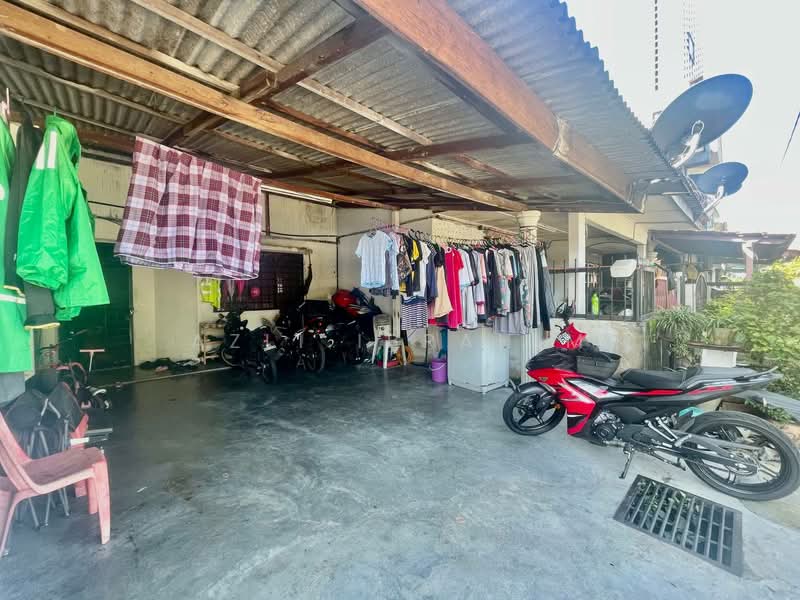 2-storey Terraced House for Sale in Taman Kencana (Ampang) - Azli Ibrahim - Exterior - PropertyGuru.com.my