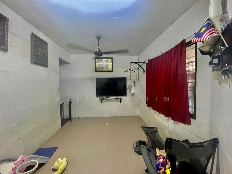 2-storey Terraced House for Sale in Taman Kencana (Ampang) - Azli Ibrahim - Living Room - PropertyGuru.com.my