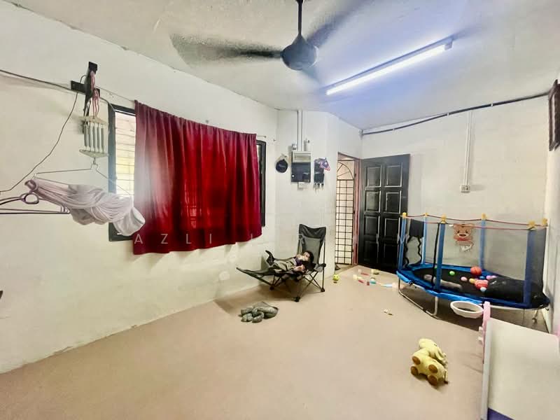 2-storey Terraced House for Sale in Taman Kencana (Ampang) - Azli Ibrahim - Living Room - PropertyGuru.com.my