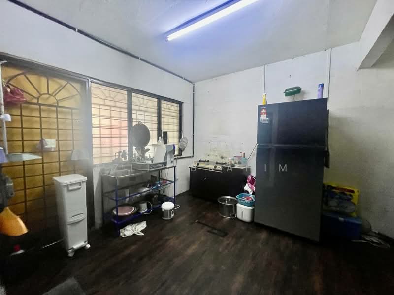 2-storey Terraced House for Sale in Taman Kencana (Ampang) - Azli Ibrahim - Kitchen - PropertyGuru.com.my