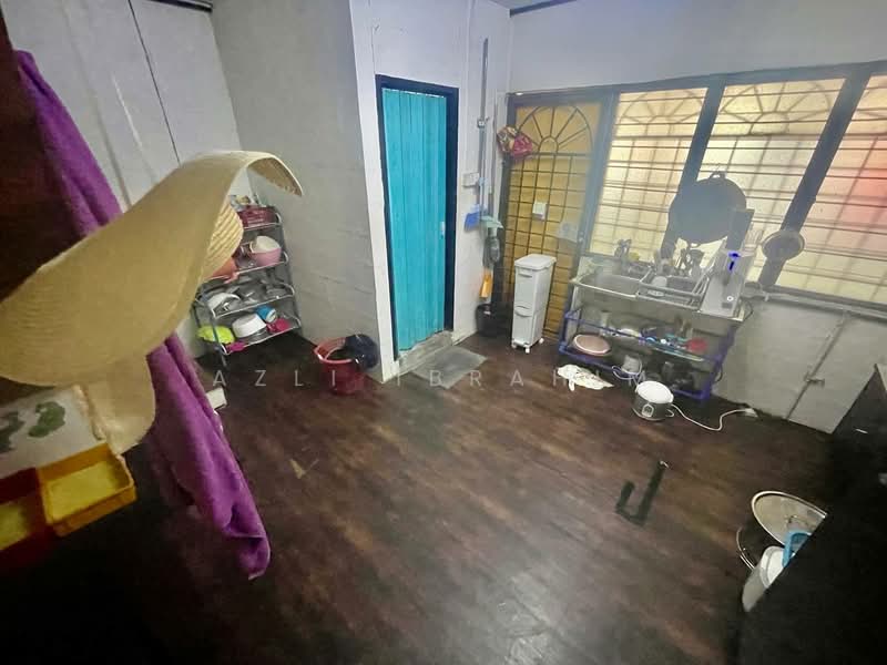 2-storey Terraced House for Sale in Taman Kencana (Ampang) - Azli Ibrahim - Kitchen - PropertyGuru.com.my