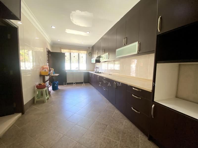 Semi-Detached House for Sale in Taman Yarl (Jalan Klang Lama (Old Klang Road)) - Adzura Zamedin - Kitchen - PropertyGuru.com.my