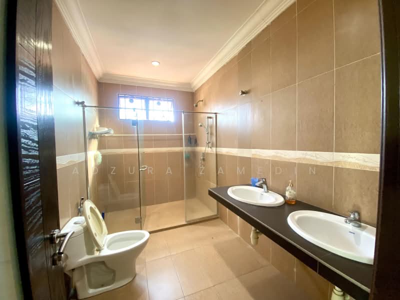 Semi-Detached House for Sale in Taman Yarl (Jalan Klang Lama (Old Klang Road)) - Adzura Zamedin - Bathroom - PropertyGuru.com.my