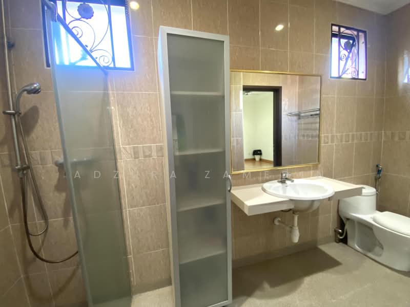 Semi-Detached House for Sale in Taman Yarl (Jalan Klang Lama (Old Klang Road)) - Adzura Zamedin - Bathroom - PropertyGuru.com.my
