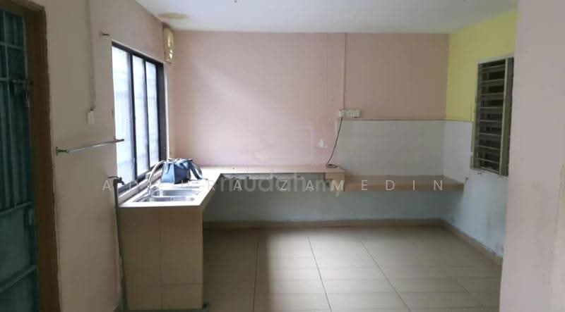 2-storey Terraced House for Sale in Taman Wawasan (Puchong) - Adzura Zamedin - Kitchen - PropertyGuru.com.my