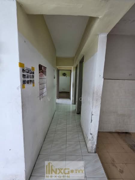 Rumah Flat untuk Disewa di Taman Permai Indah Flat - Ivy Por - Corridor - PropertyGuru.com.my