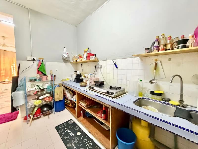 2-storey Terraced House for Sale in Taman Desa Serdang (Seri Kembangan) - Azli Ibrahim - Kitchen - PropertyGuru.com.my