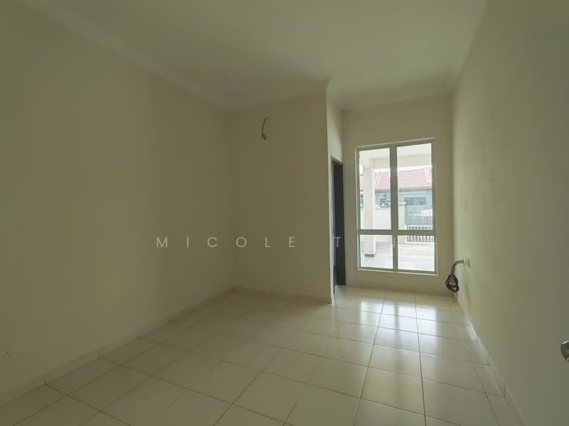 Rumah Berkembar untuk Dijual di Taman Sri Treh (Muar) - Micole Tan - PropertyGuru.com.my
