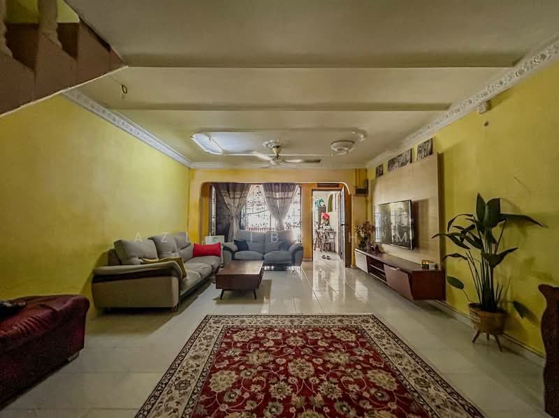 Rumah Teres 2 Tingkat untuk Dijual di Taman Medan (Petaling Jaya) - Azli Ibrahim - Living Room - PropertyGuru.com.my